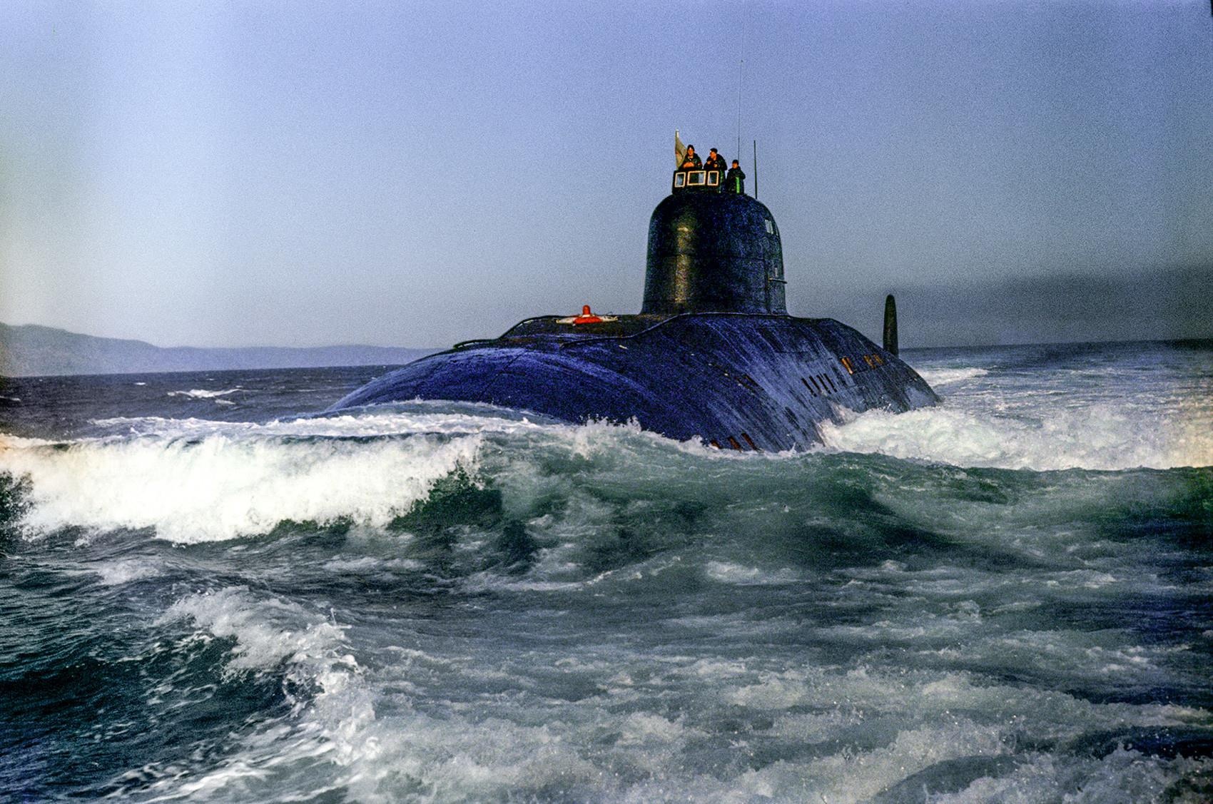 Su co tau ngam Lien Xo 'dau dau' tau san bay My nam 1984 hinh anh