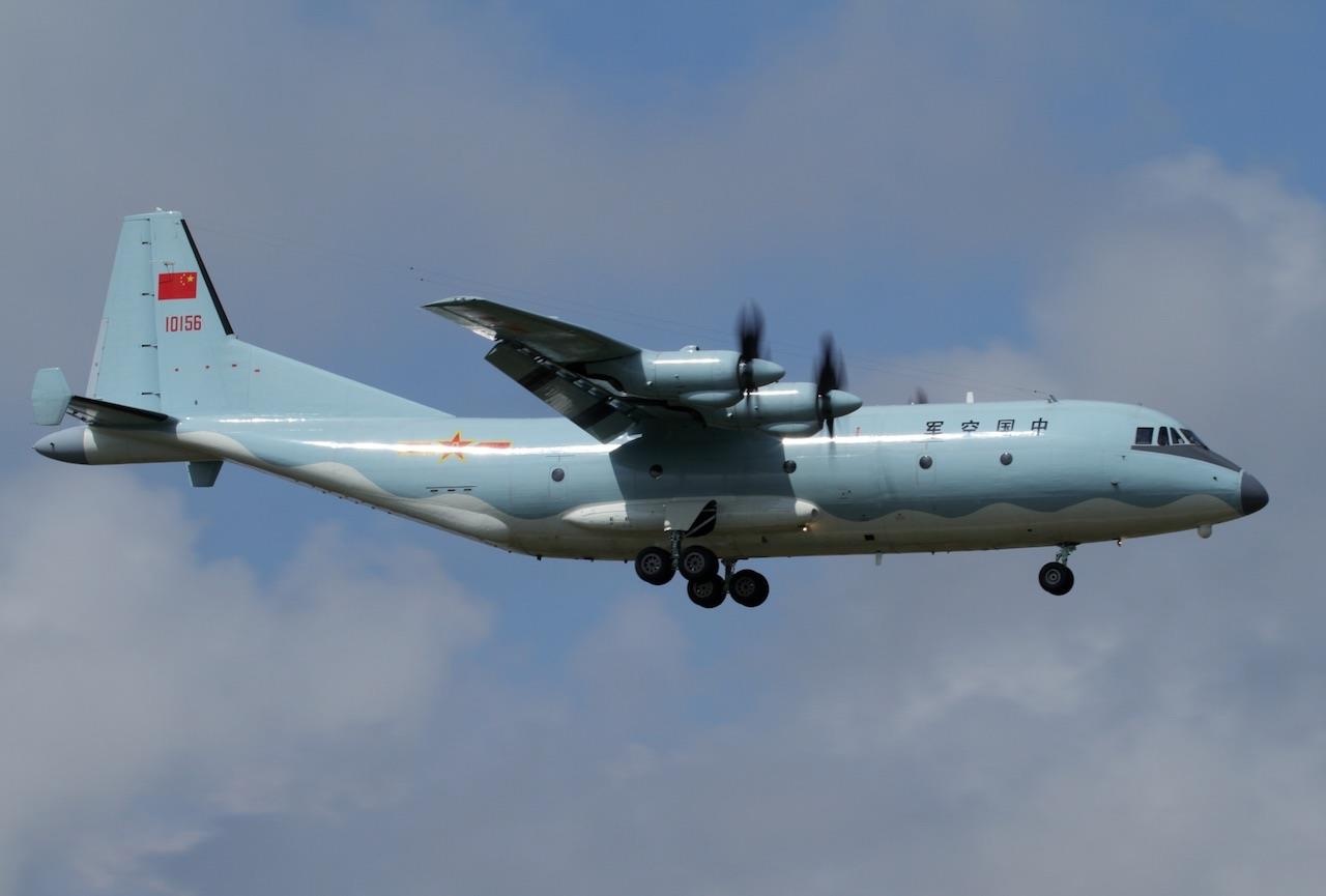 Han Quoc xuat kich chien dau co duoi may bay Y-9 cua Trung Quoc hinh anh