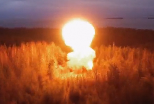 Nga thu nghiem sieu vat lieu thach thuc moi loai dau dan hinh anh