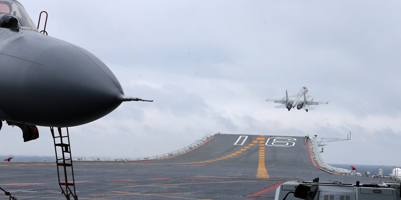 tau san bay Trung Quoc anh 1