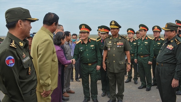 Hop tac quoc phong Viet Nam-Campuchia anh 2