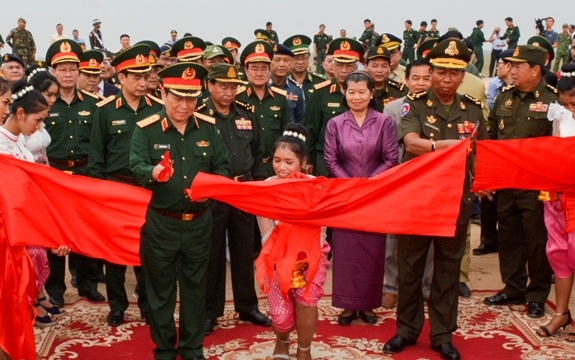 Hop tac quoc phong Viet Nam-Campuchia anh 3