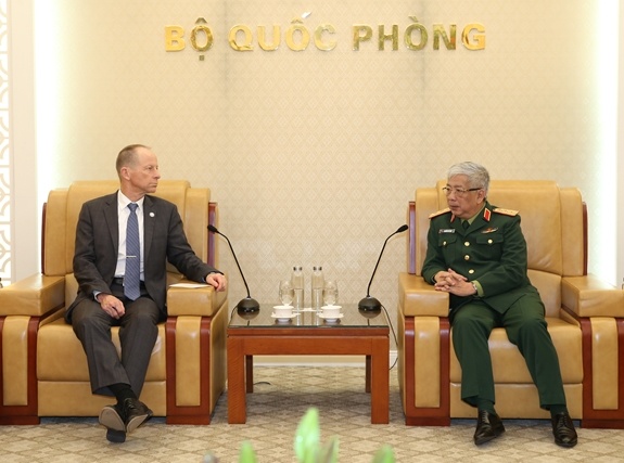 Thuc day hon nua quan he hop tac quoc phong Viet-My hinh anh