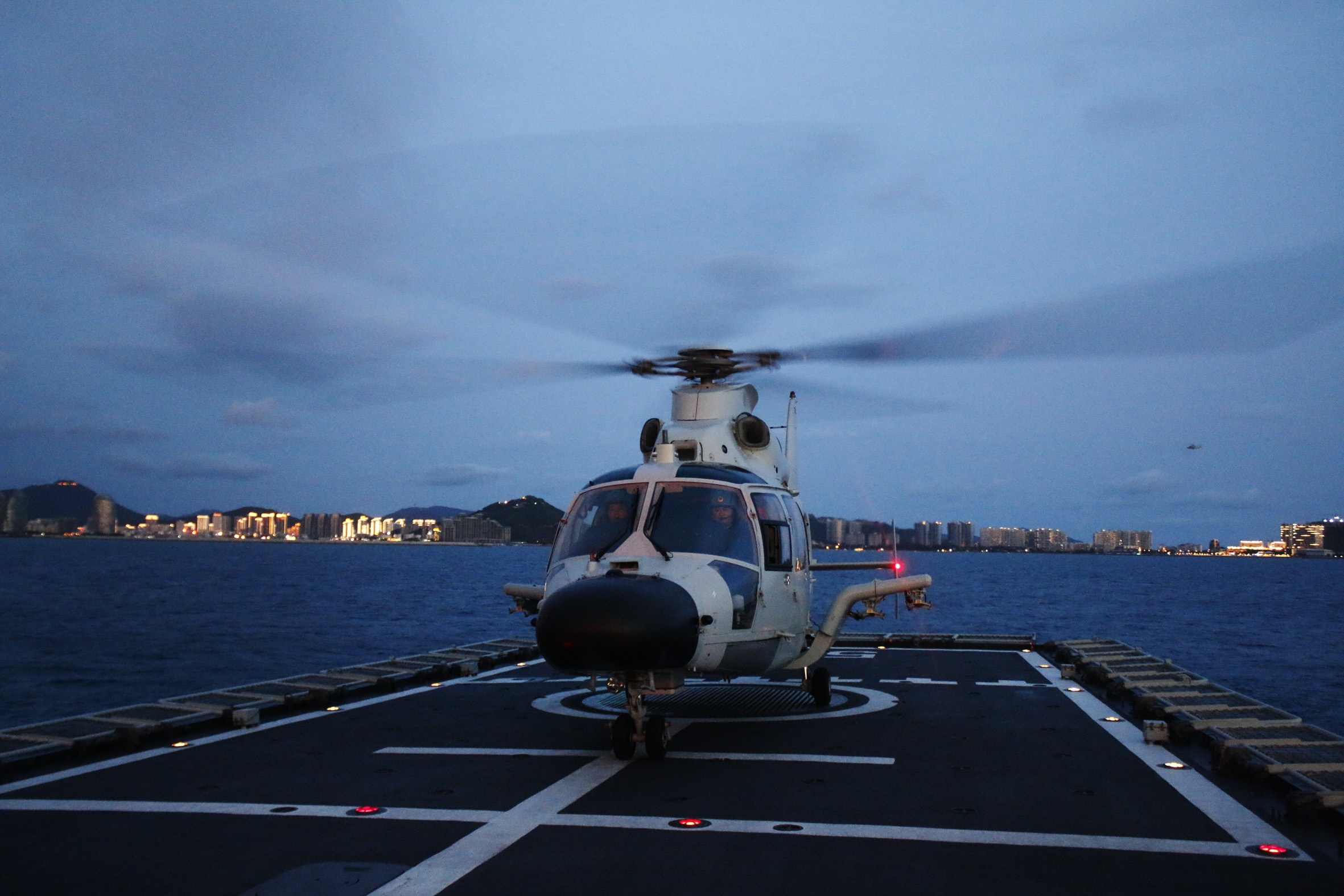 Chuong trinh tau san bay Trung Quoc anh 4