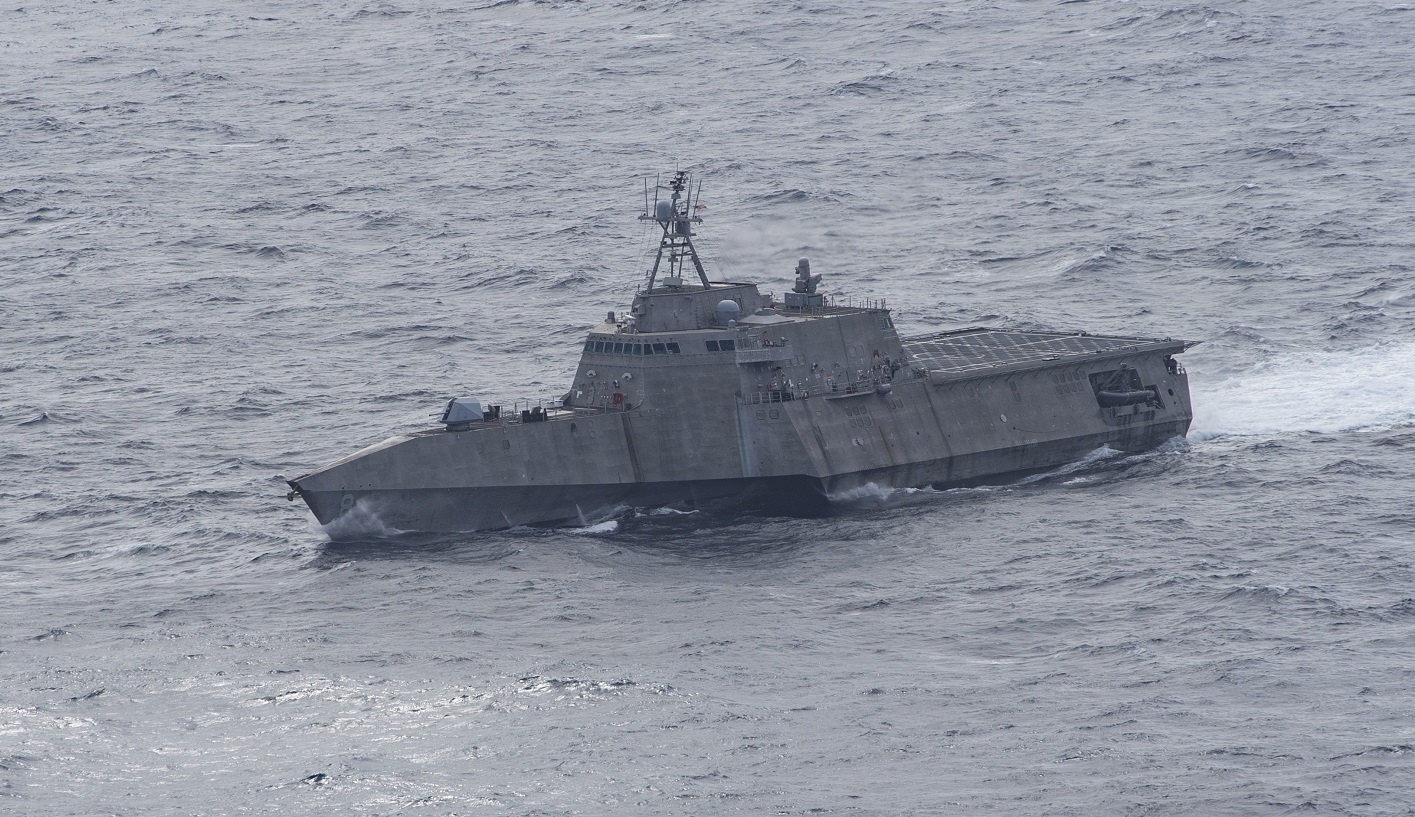 Tau chien My di chuyen sat Da Chu Thap tren Bien Dong hinh anh