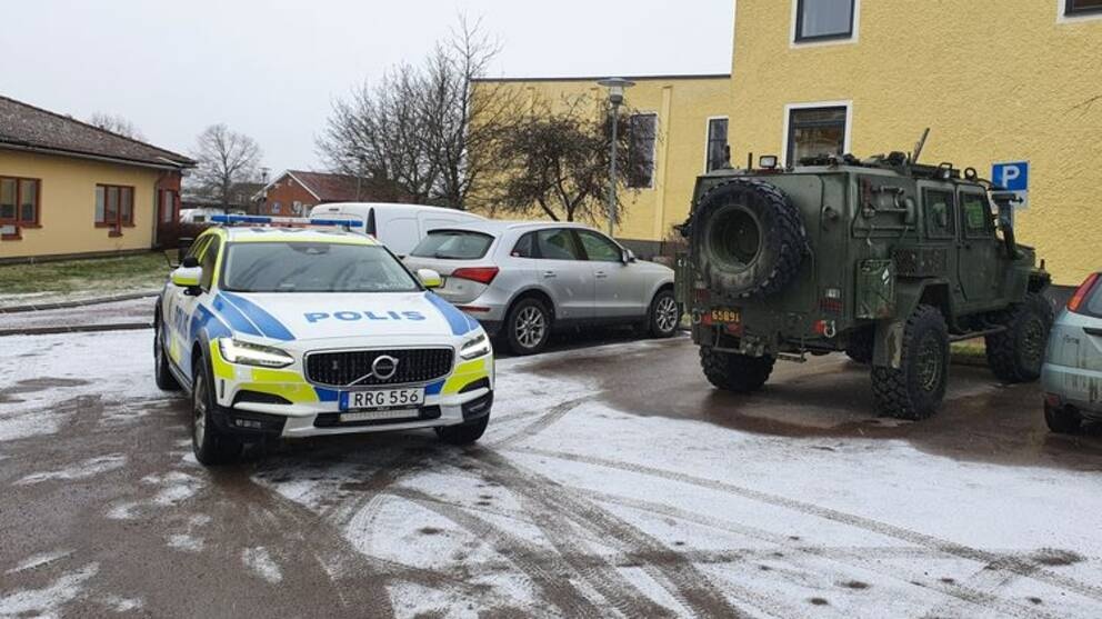 Quan doi Thuy Dien tim thay xe thiet giap bi danh cap hinh anh