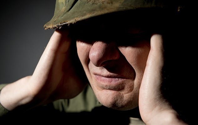 Hon 100 linh My chan dong nao sau vu na ten lua cua Iran hinh anh