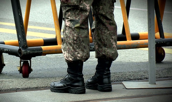 Quan doi Han Quoc cam trai de ngan lay lan virus corona hinh anh