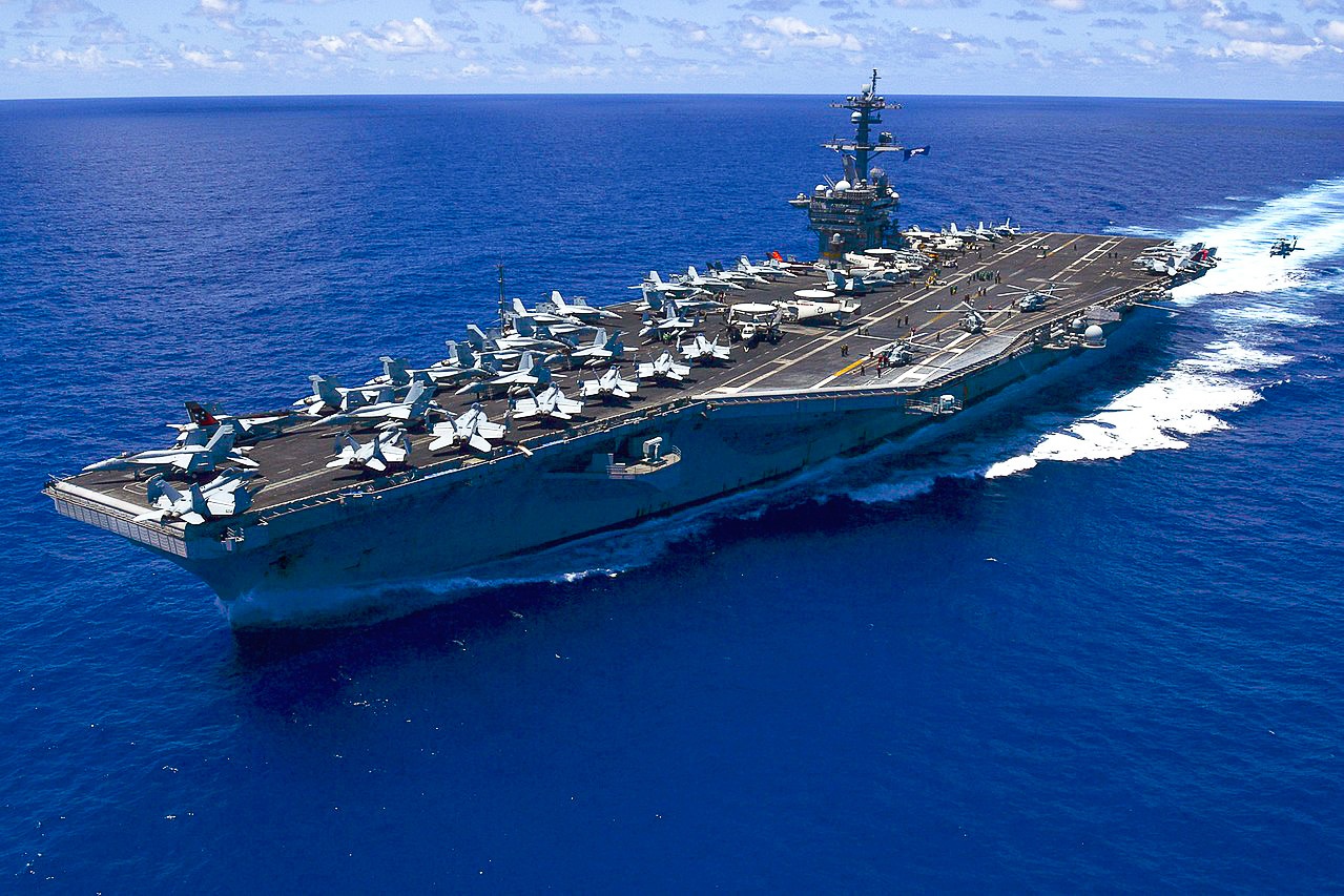 Suc manh khong doi thu cua tau san bay lop Nimitz toi Da Nang hinh anh