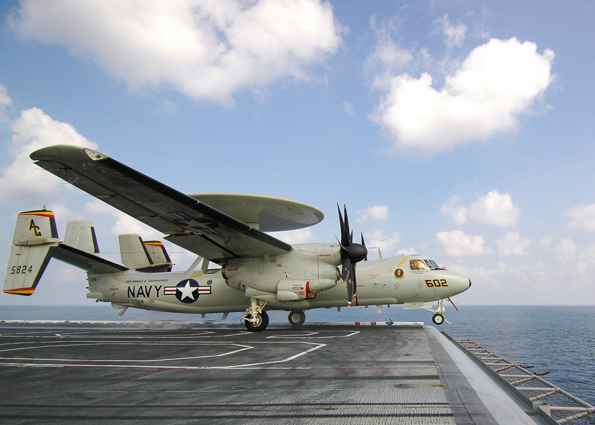 Suc manh tau san bay lop Nimitz anh 11