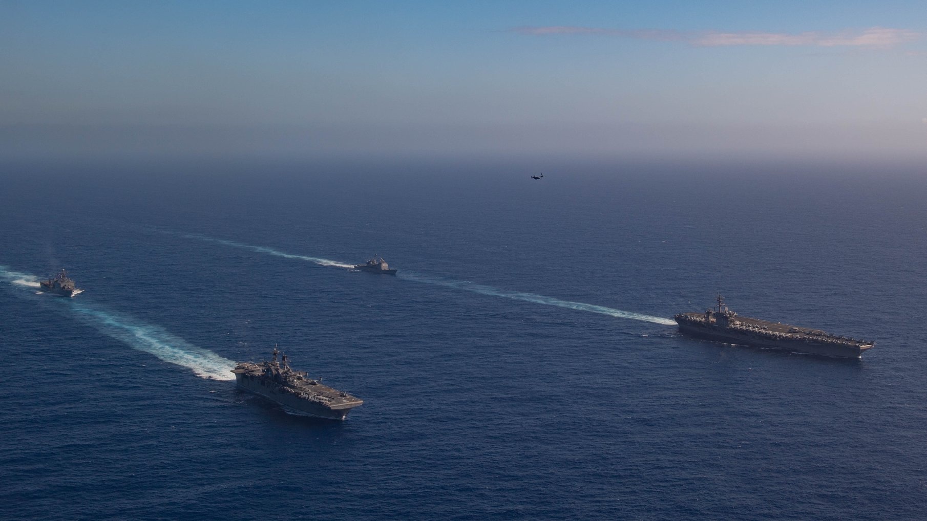 Tau san bay My anh 1