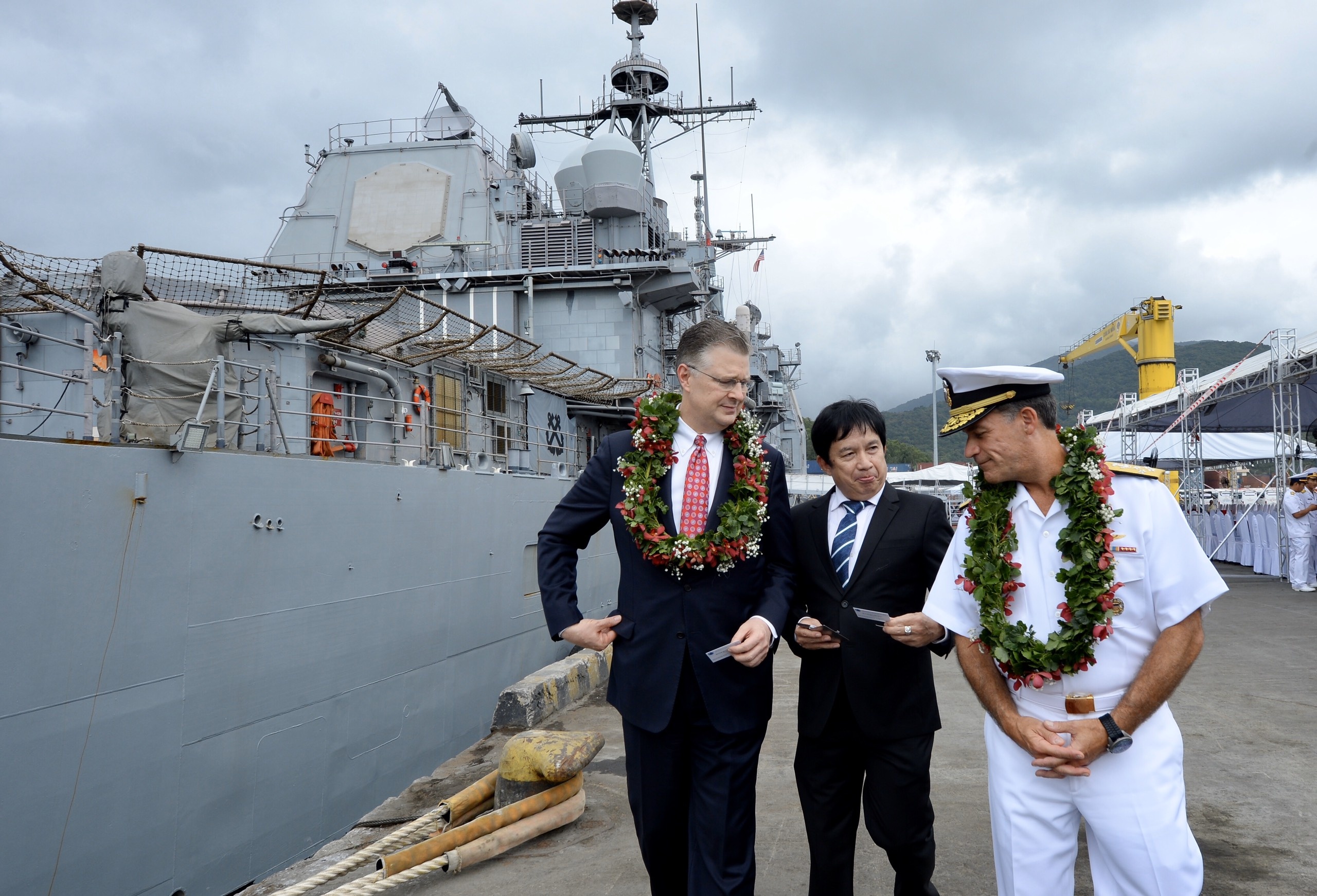 Tau san bay My tham Viet Nam anh 2