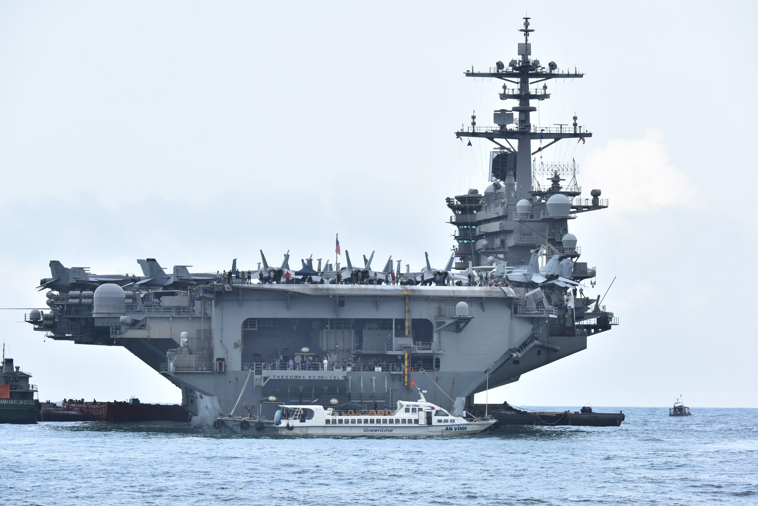 Tau san bay My tham Viet Nam anh 3