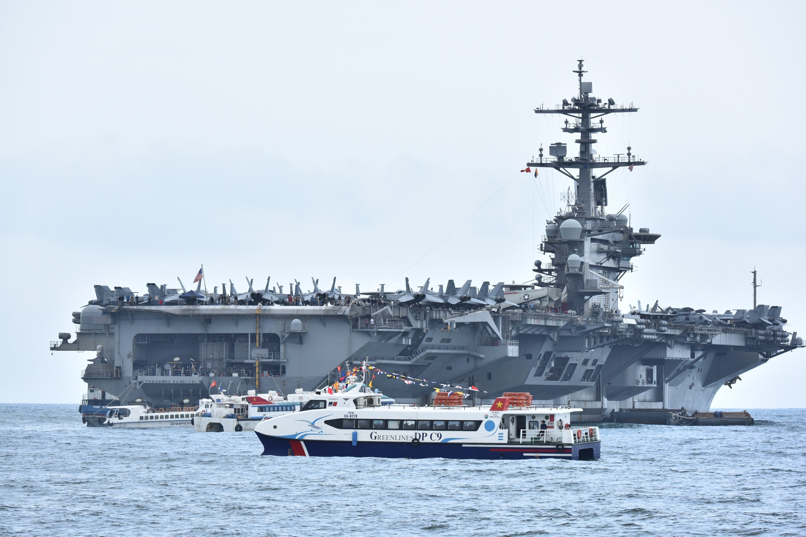 Suc manh tau san bay lop Nimitz anh 2