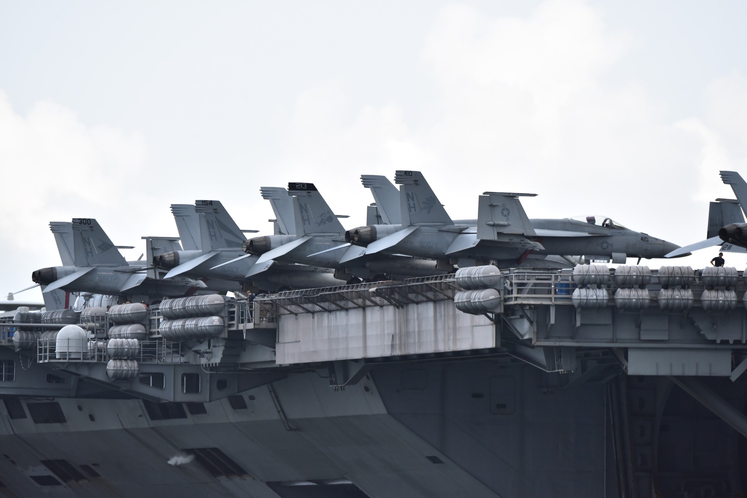 Tau san bay My tham Viet Nam anh 6