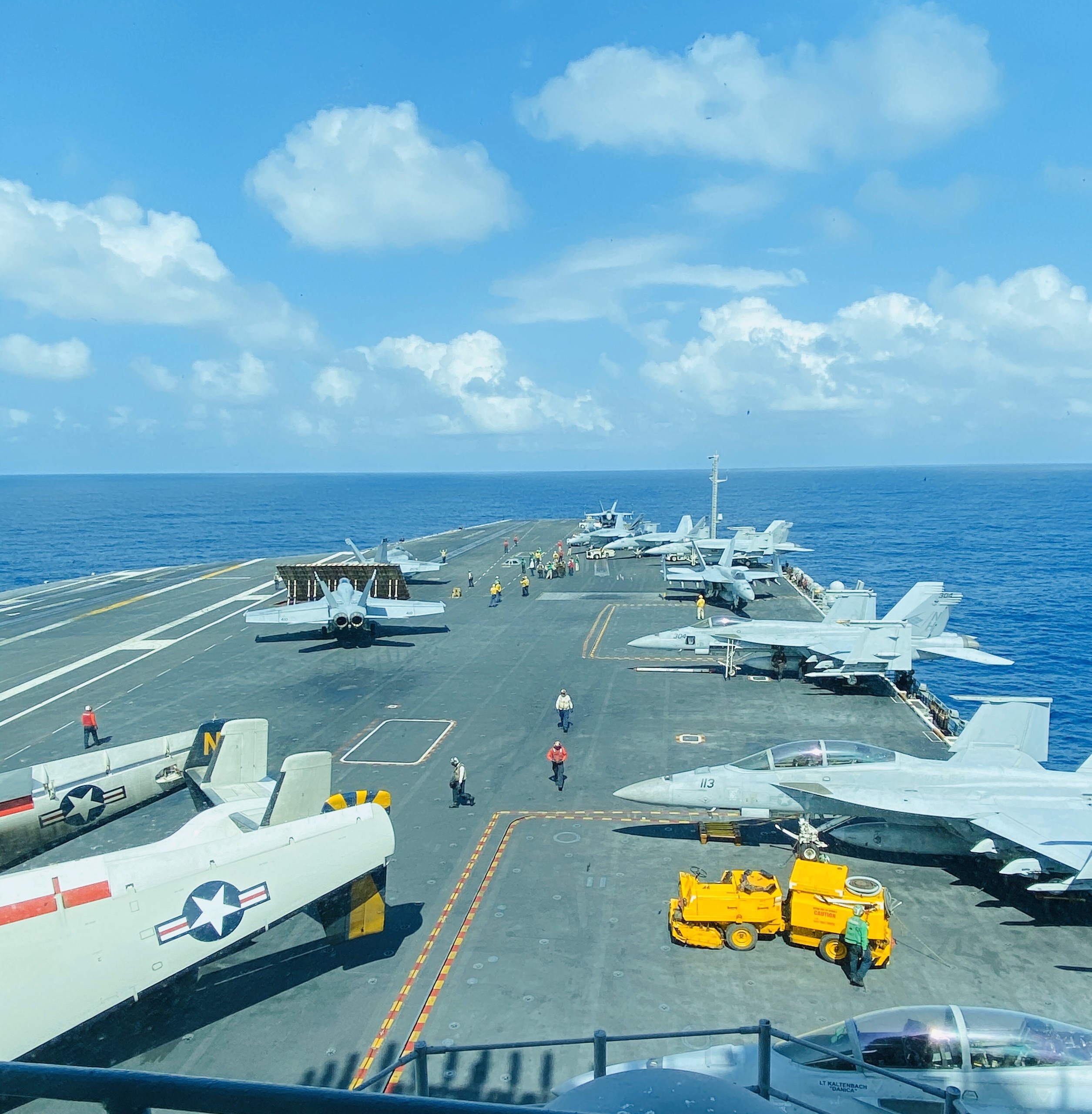 Tau san bay My tham Viet Nam anh 1