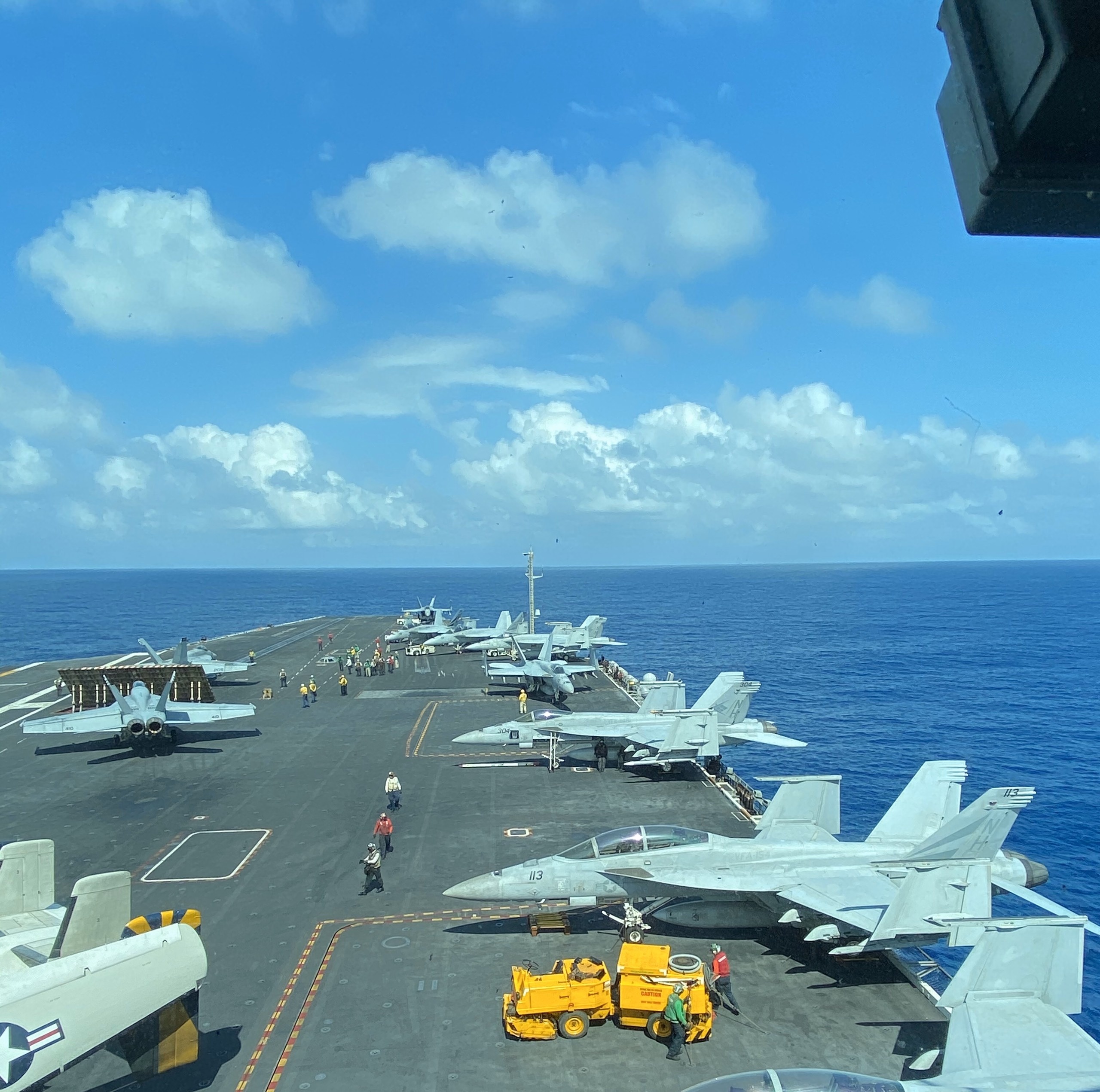 Tau san bay My tham Viet Nam anh 2