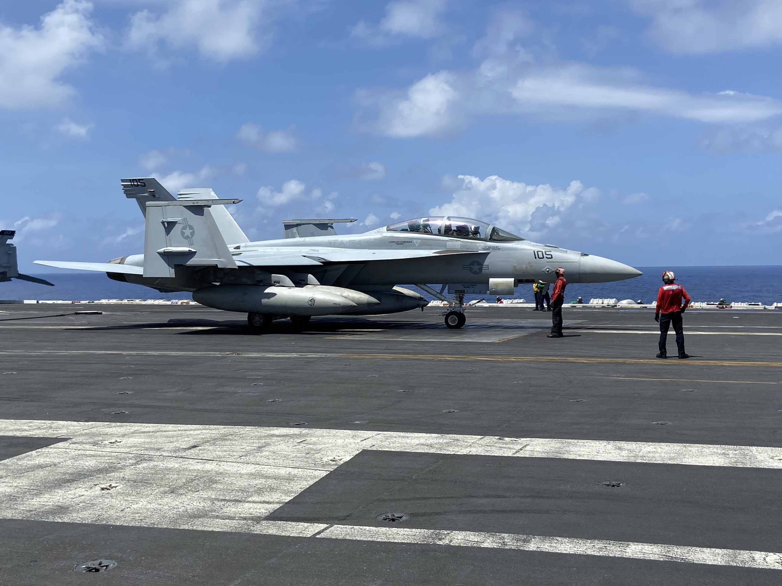 Tau san bay My tham Viet Nam anh 4