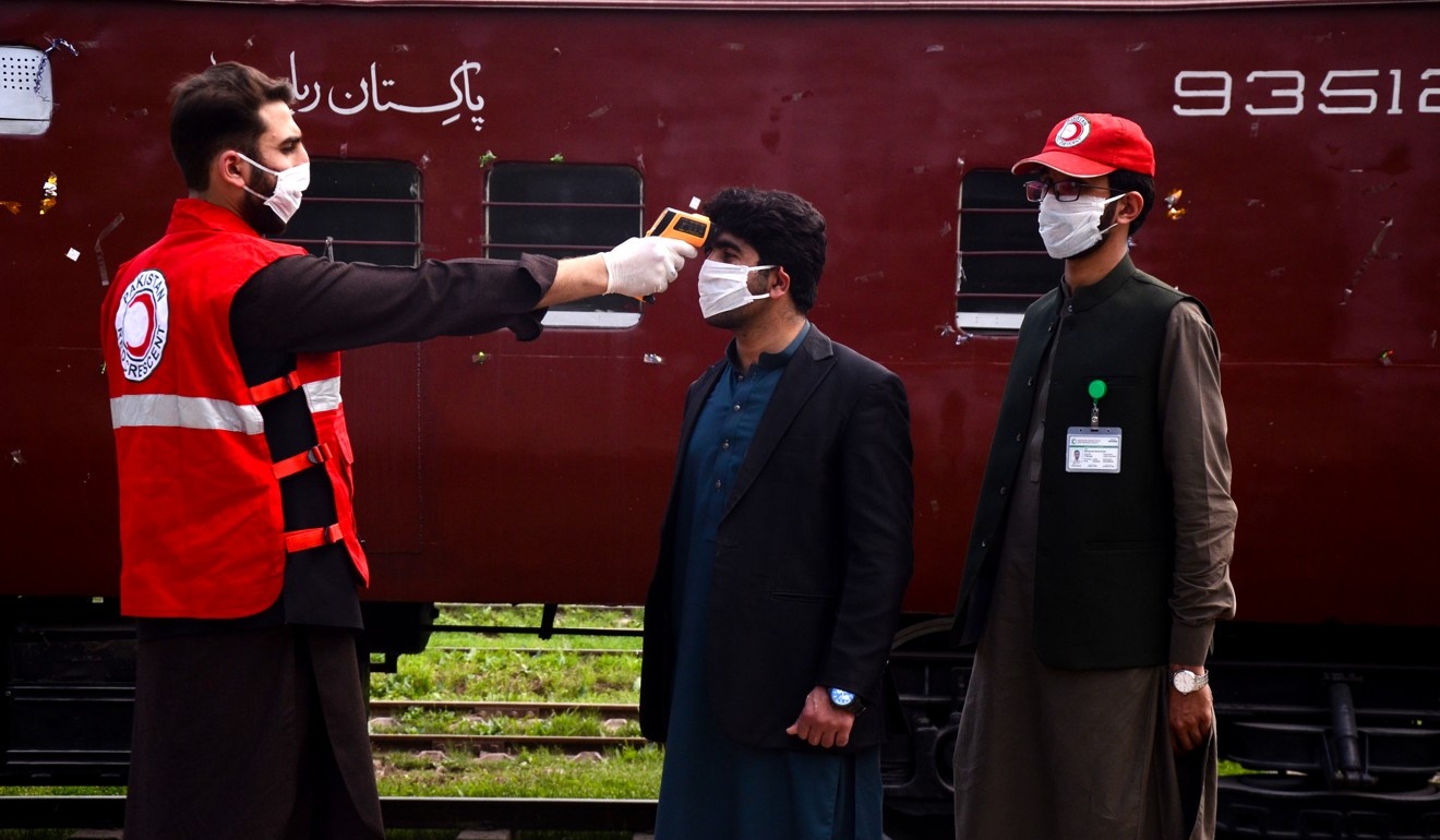 Ca nhiem tang 12 lan, Pakistan keu goi dan khong hoang so hinh anh