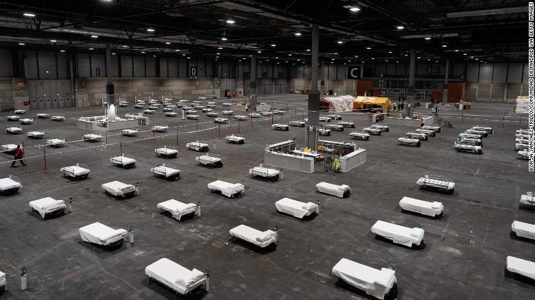 Vi sao Tay Ban Nha ‘vo tran’ vi Covid-19? hinh anh