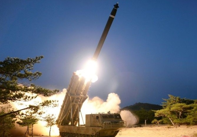 Trieu Tien tuyen bo thu be phong ten lua sieu lon hinh anh