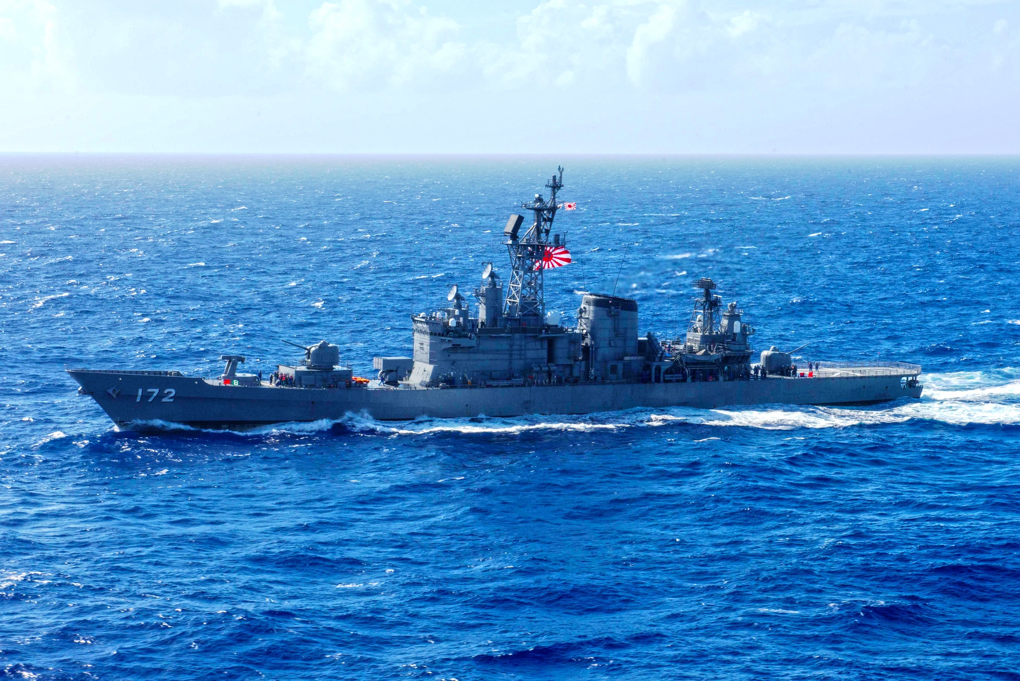 Tau khu truc Nhat va cham voi tau ca Trung Quoc hinh anh