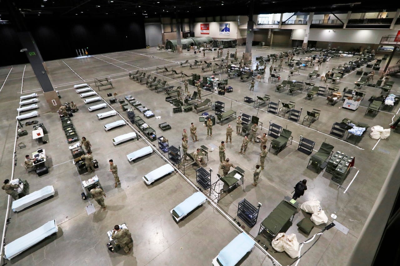 Benh vien da chien moc len khap New York, don cho 'hai tuan tam toi' hinh anh