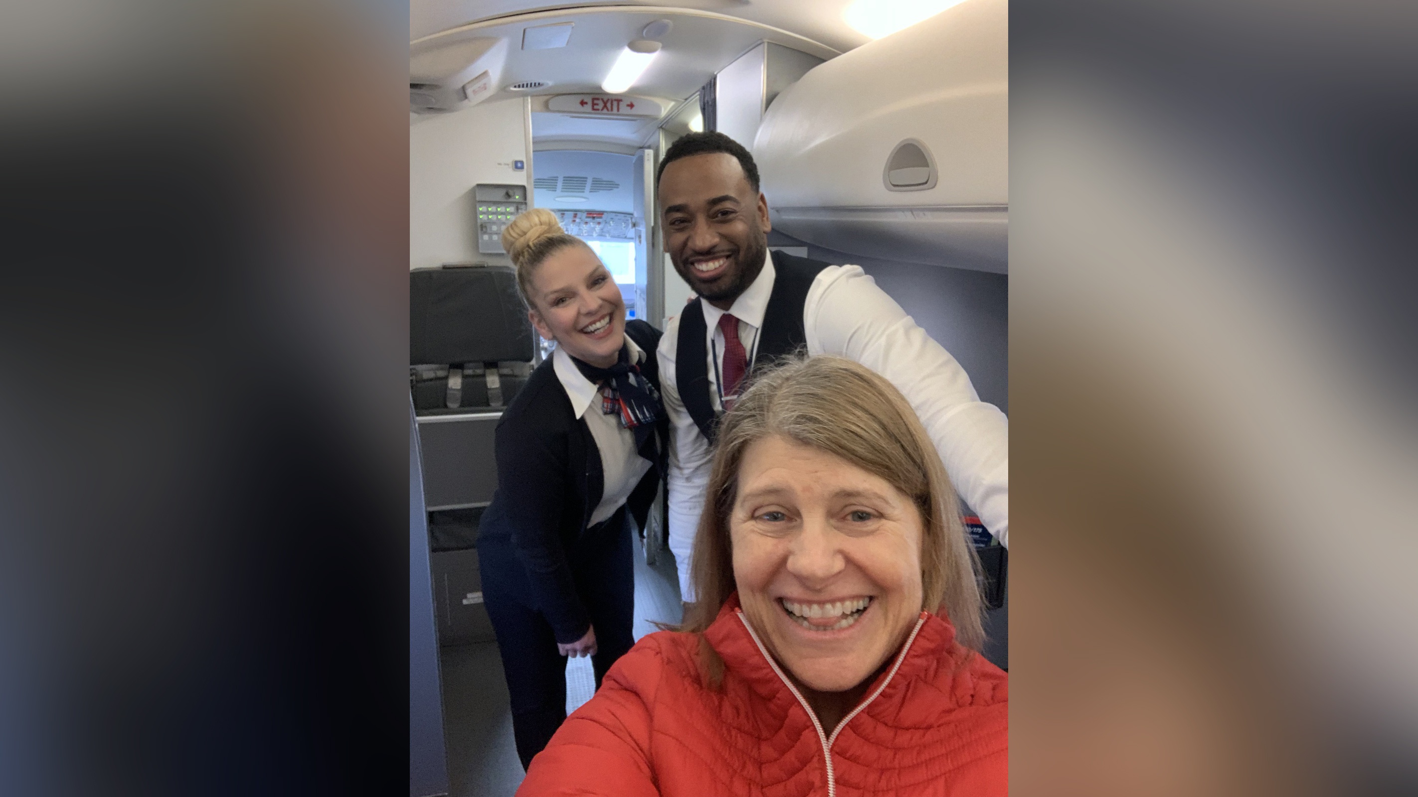 Phi hanh doan bat ngo khi phat hien chi co mot hanh khach tren may bay hinh anh