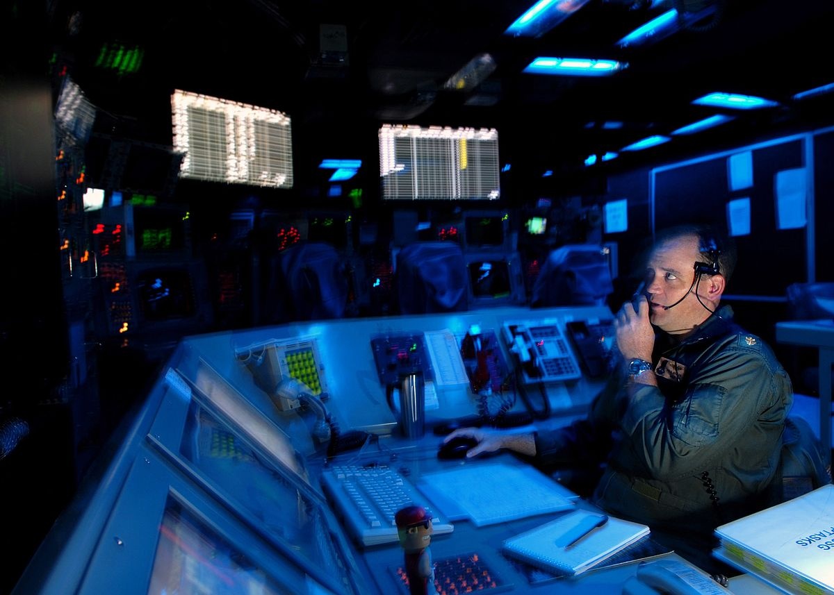 Tau san bay thu 4 cua My co thuy thu nhiem Covid-19 hinh anh