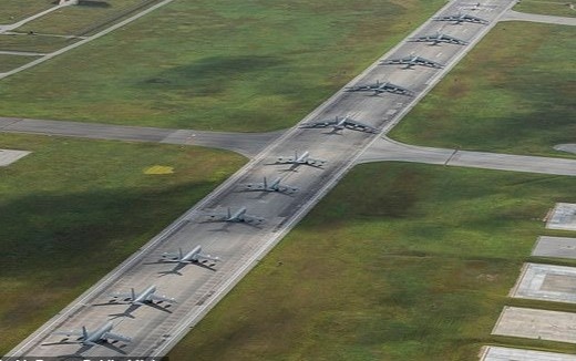 Dan phi co B-52 pho dien ‘voi di bo’ o dao Guam hinh anh