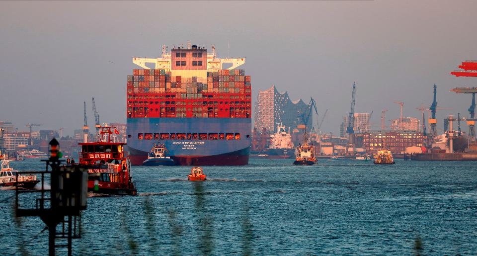 NATO canh bao nguy co TQ tan dung dai dich thau tom cac cong ty hinh anh