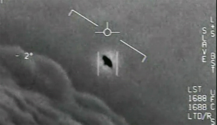 Lau Nam Goc cong bo ba video ve UFO hinh anh