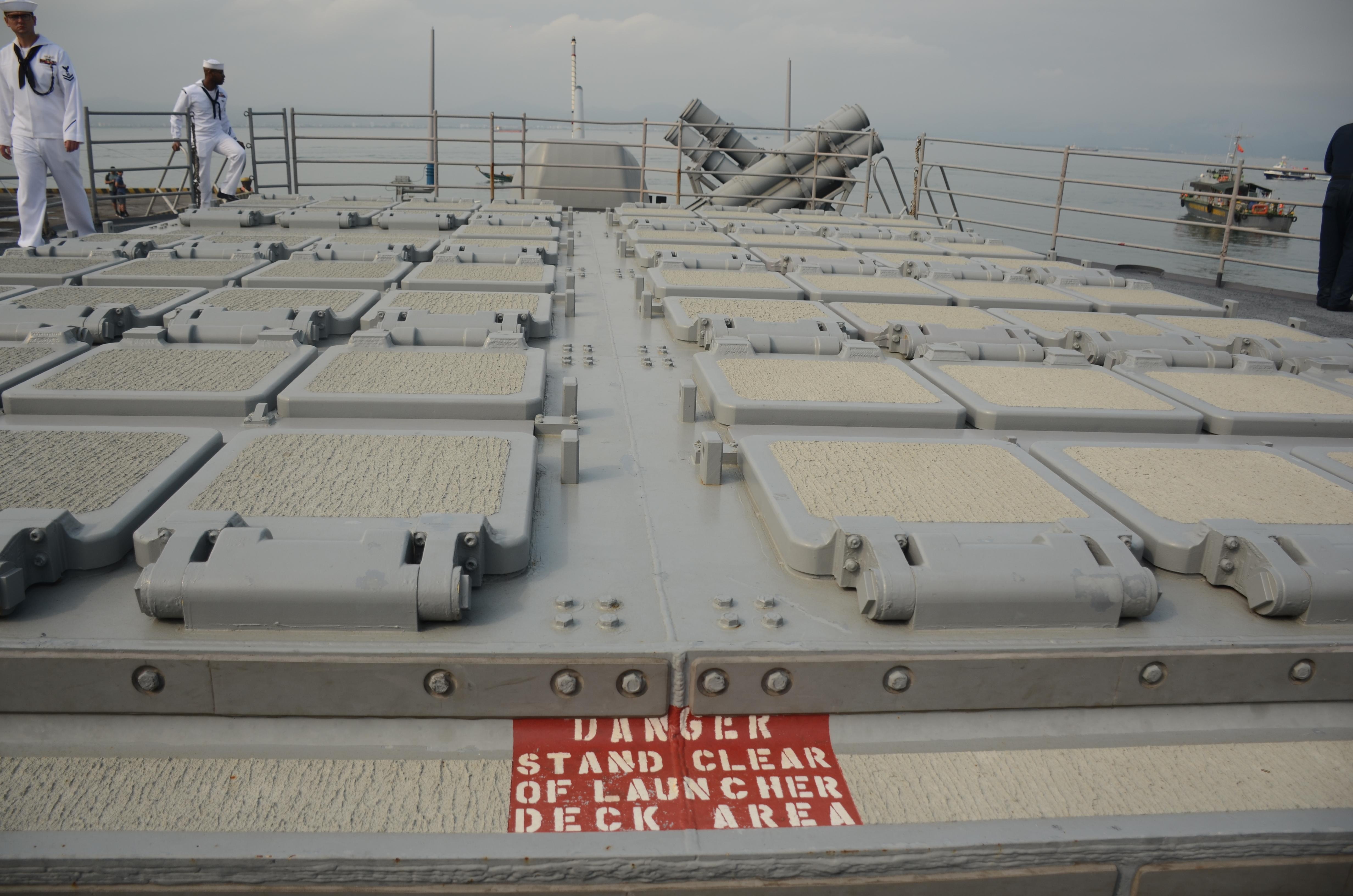 Tau chien My ap sat Truong Sa anh 6