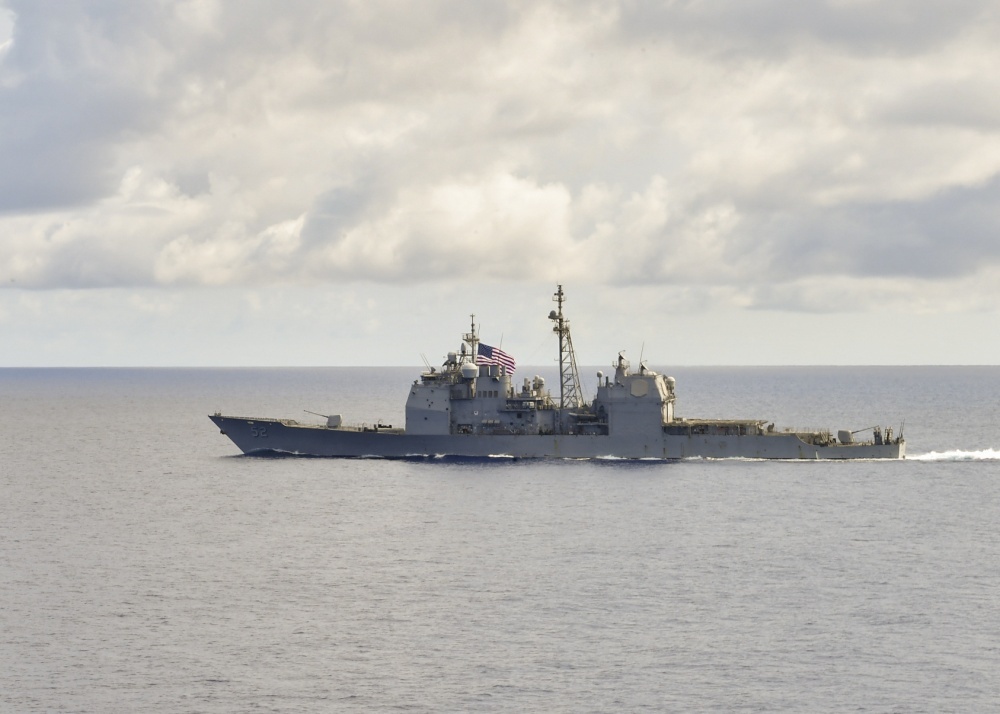 Tau chien My ap sat Truong Sa anh 2