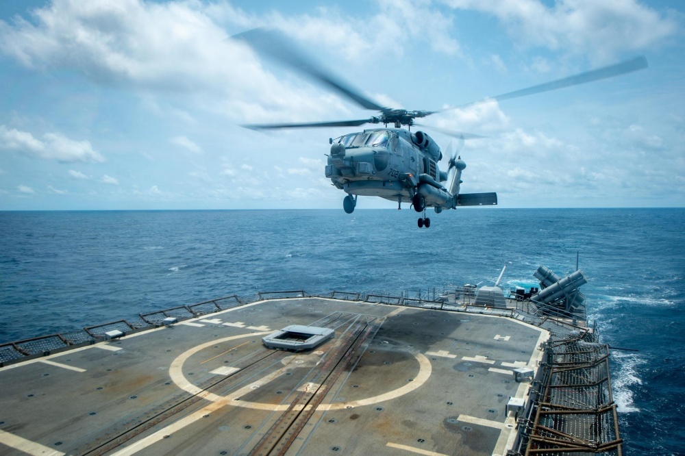 Tau chien My ap sat Truong Sa anh 12