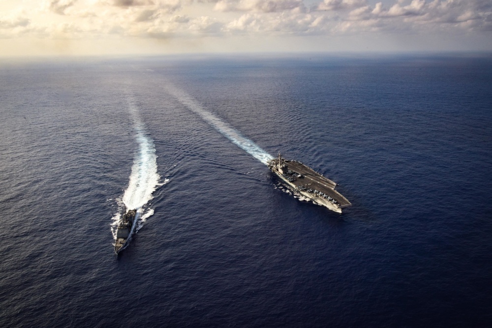 Tau chien My ap sat Truong Sa anh 4