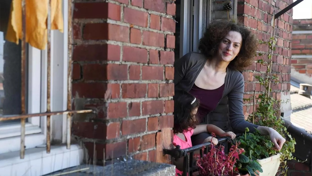 Buoc ra tu noi chien, nguoi Syria o Phap duong dau voi phong toa hinh anh