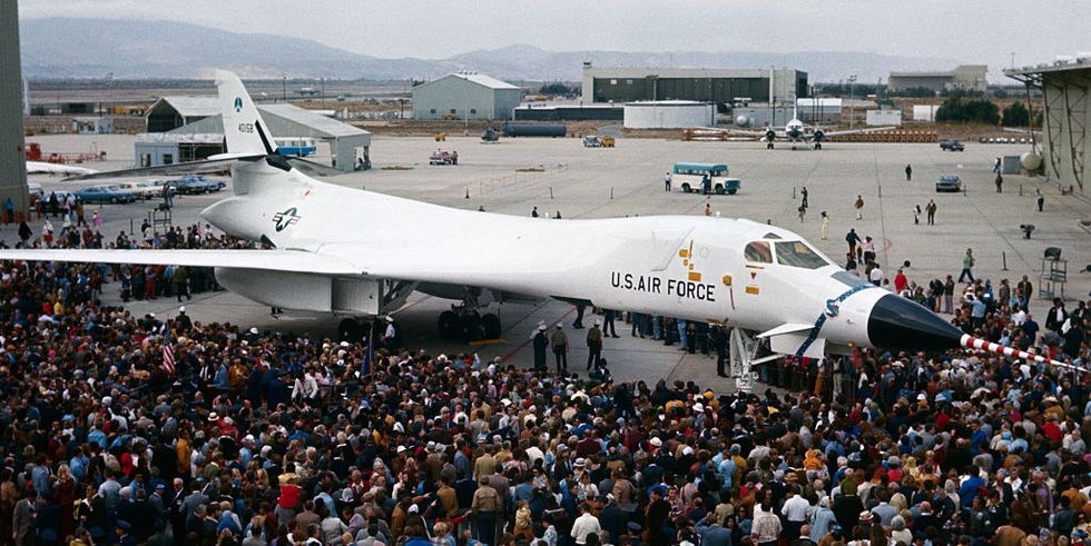 May bay nem bom B-1B anh 1