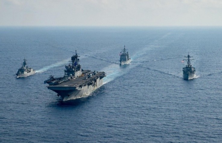 Cang thang tau chien My, TQ va Australia ngoai khoi Malaysia hinh anh