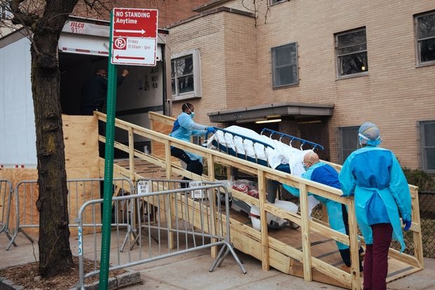 My bao quan thi the de truy tim benh nhan dau tien tu vong vi Covid-19 hinh anh