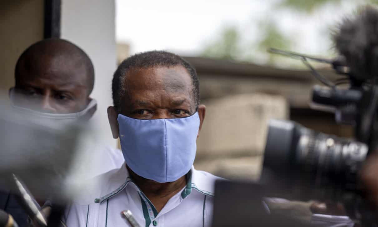 Quan chuc Haiti 'mat ghe' sau khi bi to cuong hiep nu cau thu tre hinh anh