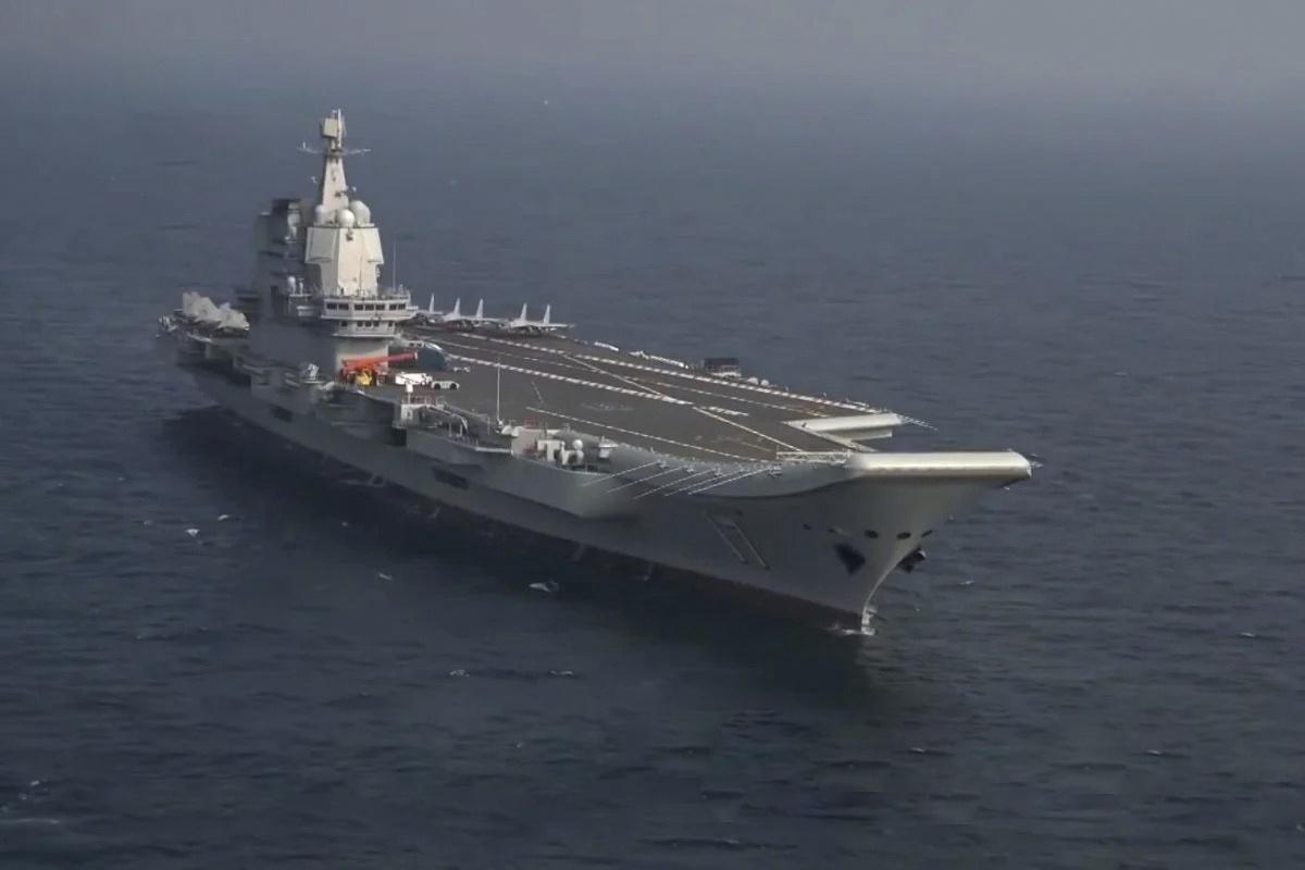 Tau san bay noi dia Trung Quoc ra bien thu nghiem tro lai sau dich hinh anh