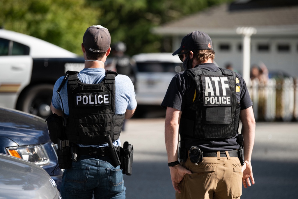 Canh sat bi ban chet trong vu phuc kich o California hinh anh