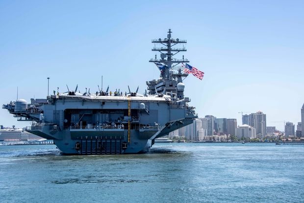 My dieu tau san bay den chau A anh 1