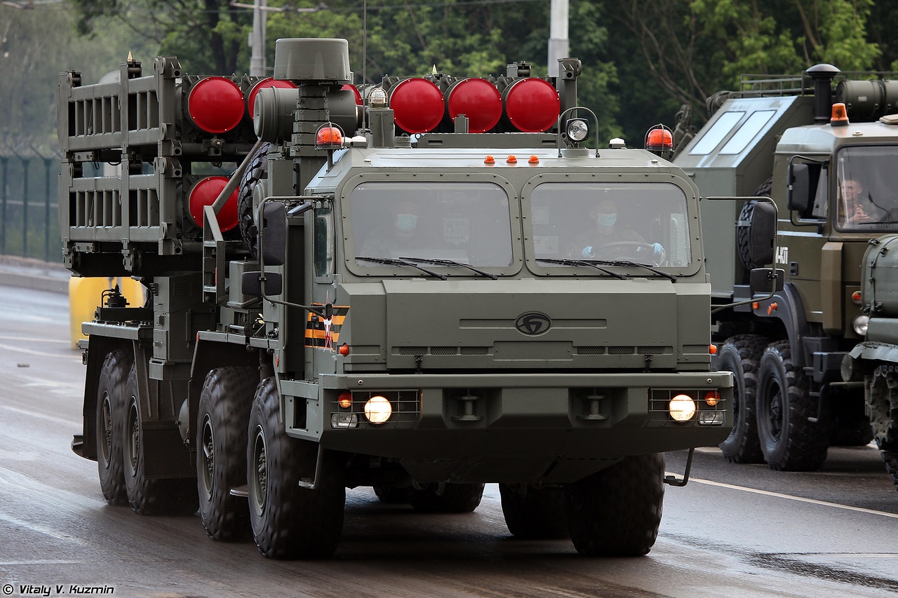 Lan dau lo dien he thong ten lua S-350 Vityaz cua Nga tai duyet binh hinh anh