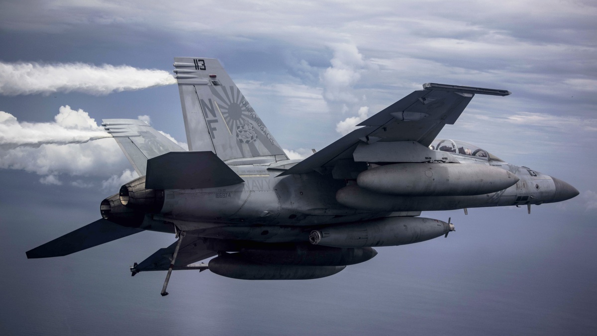 Hai quan My tap tran tren Bien Dong anh 8