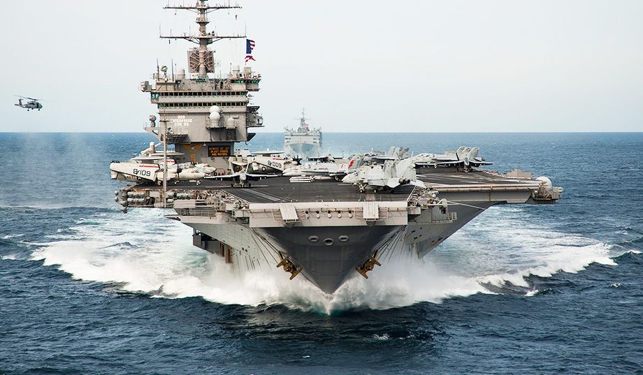Suc manh vuot troi cua 2 tau san bay My 'nan gan' TQ o Bien Dong hinh anh