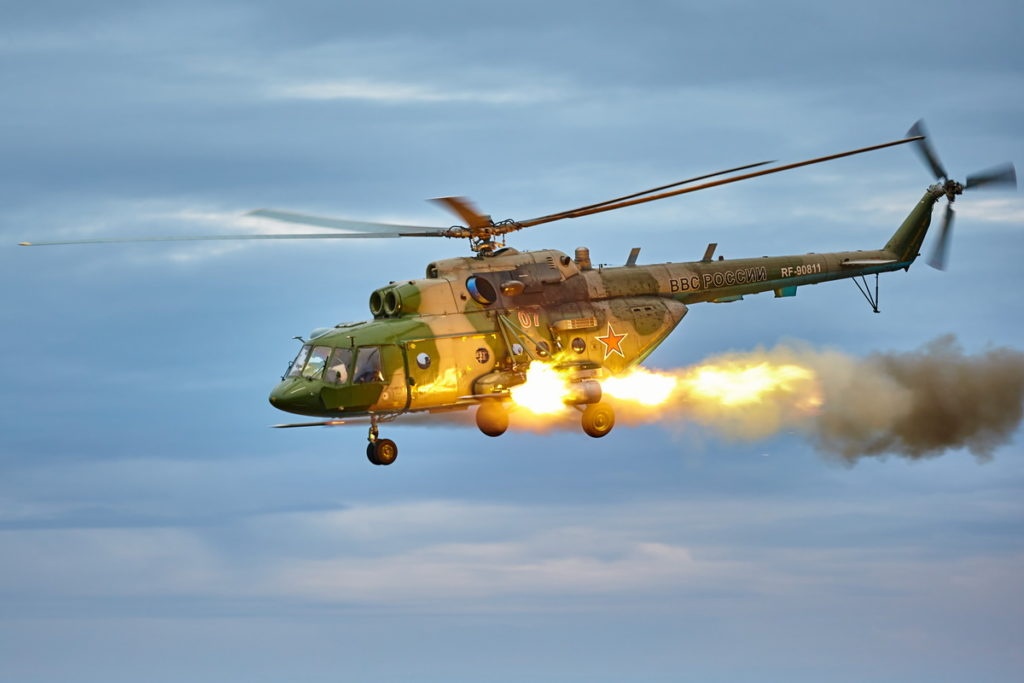 Khong quan Nga doi bao lua vao muc tieu tai tap tran Aviadarts-2020 hinh anh