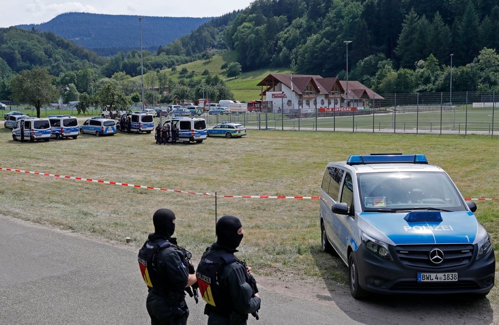 1.500 canh sat Duc lung 3 ngay van chua tim ra nguoi bi an mang cung hinh anh