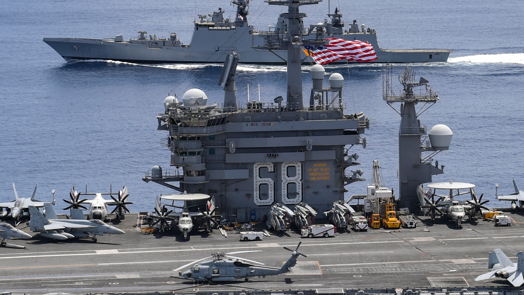 Sau cang thang voi TQ, My - An tap tran tai eo bien Malacca hinh anh